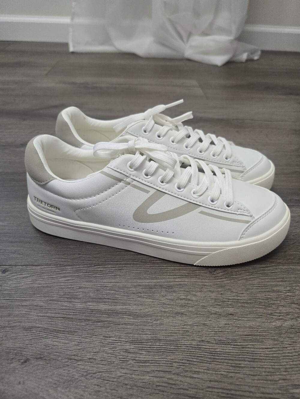 Tretorn Serve White & Grey Sneakers Womens Size 8 New In Box
